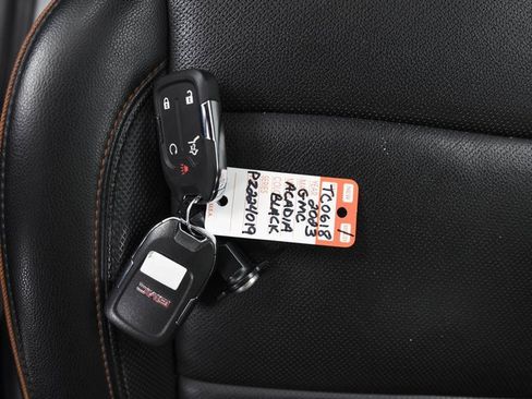 Used 2023 GMC Acadia AT4 image 25