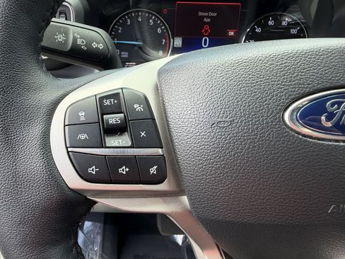 Used 2022 Ford Explorer XLT w/ Equipment Group 202A RWD image 27