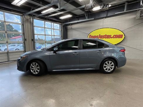 Used 2020 Toyota Corolla LE FWD image 2