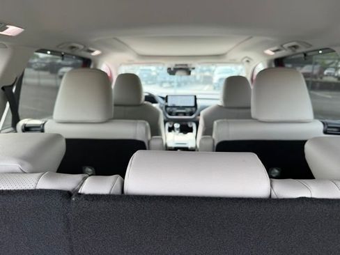 Used 2025 Toyota Grand Highlander AWD image 27