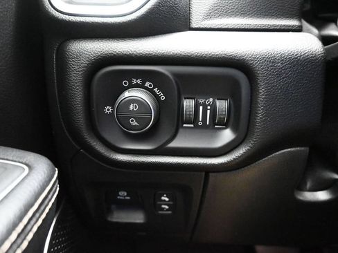 Used 2022 RAM 1500 Laramie AWD/4WD image 17