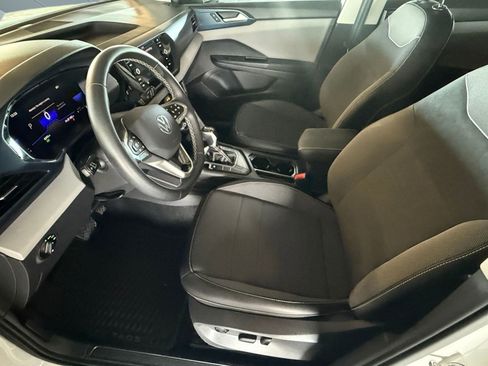 Certified 2023 Volkswagen Taos SE image 4