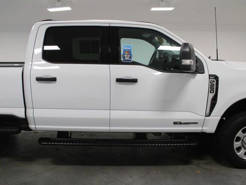Used 2024 Ford F250 XLT image 11