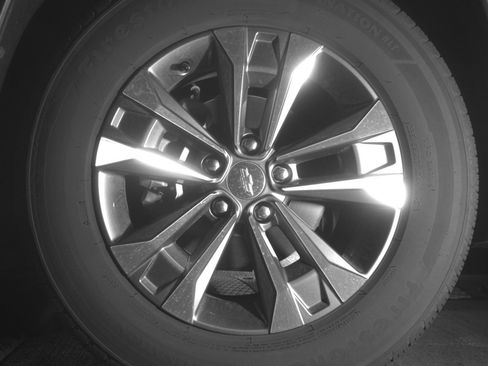 Used 2025 Chevrolet Equinox LT FWD image 12