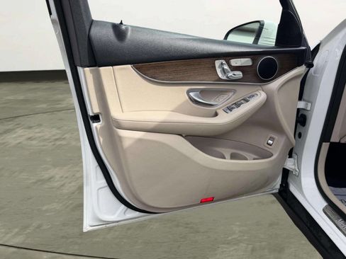 Used 2020 Mercedes-Benz GLC 300 4MATIC image 13