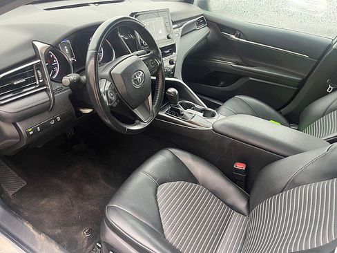 Used 2021 Toyota Camry SE image 19