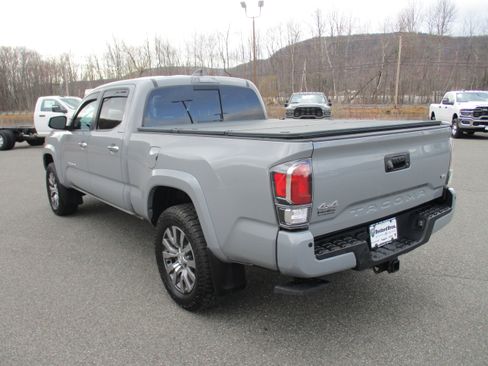 Used 2021 Toyota Tacoma Limited image 7