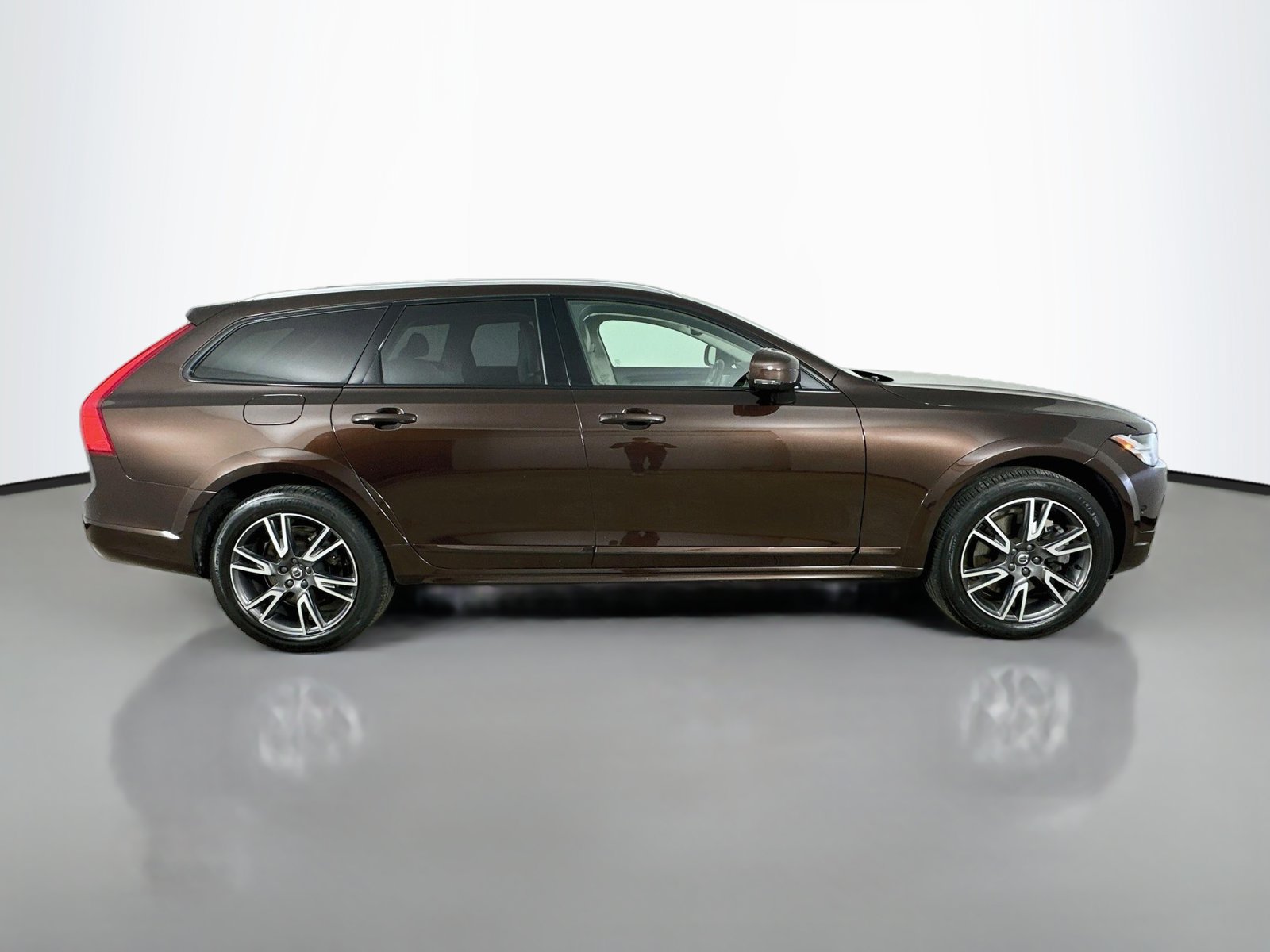 Used 2017 Volvo V90 T6 Cross Country AWD/4WD image 4