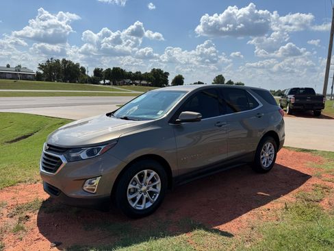 Used 2018 Chevrolet Equinox LT image 2