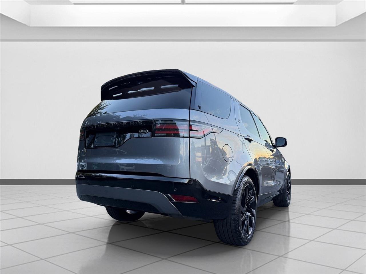 Used 2023 Land Rover Discovery S R-Dynamic AWD/4WD image 5