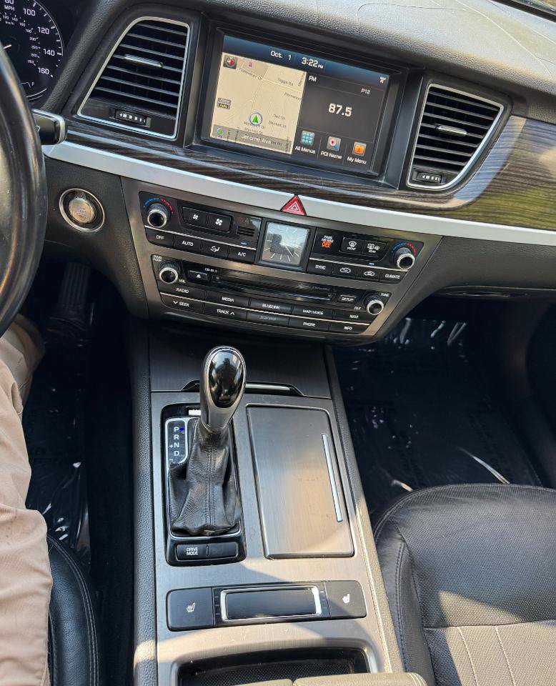 Used 2015 Hyundai Genesis 3.8 RWD image 18