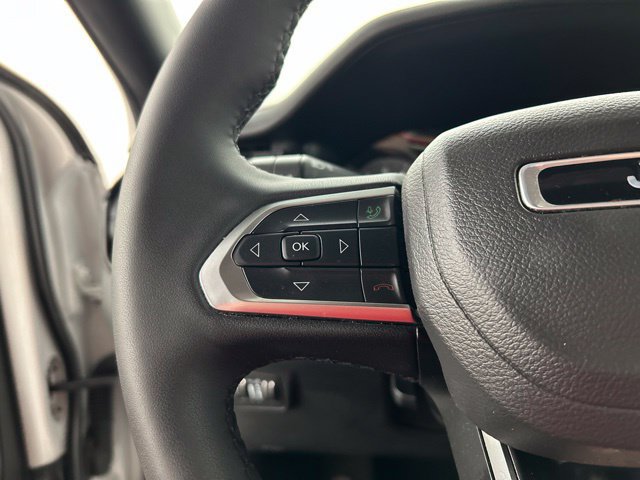 Used 2025 Jeep Compass Latitude w/ Convenience Group AWD/4WD image 9