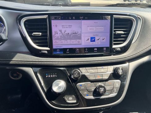 Used 2021 Chrysler Pacifica Touring-L w/ S Appearance Package FWD image 11