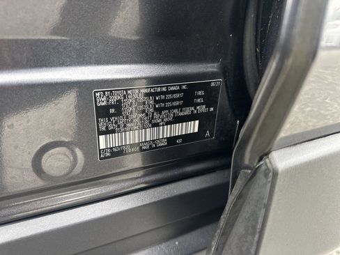 Used 2021 Toyota RAV4 LE image 31