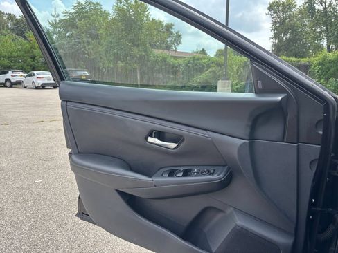 Used 2025 Nissan Sentra SV FWD image 18