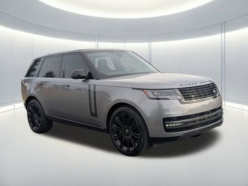 Used 2024 Land Rover Range Rover SE image 4