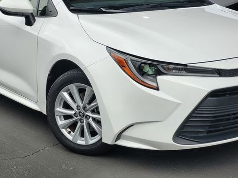 Used 2023 Toyota Corolla LE w/ LE Convenience Package FWD image 3