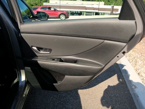 Used 2023 Hyundai Elantra Limited w/ Preferred Accessory Package FWD image 26