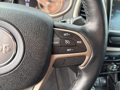 Used 2016 Jeep Cherokee Limited image 47