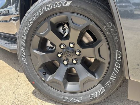 New 2026 RAM 1500 Express AWD/4WD image 9