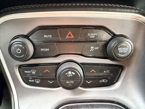 Used 2019 Dodge Challenger SXT image 41