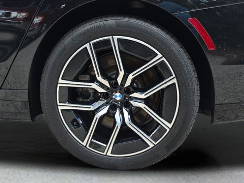 Used 2025 BMW 760i xDrive w/ Executive Package AWD/4WD image 65