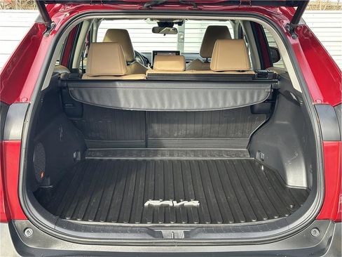 Used 2019 Toyota RAV4 XLE Premium image 32