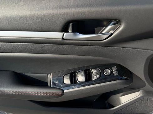 New 2025 Nissan Altima 2.5 SR image 19