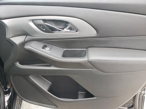Used 2022 Chevrolet Traverse LT FWD image 19