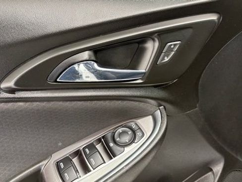 Used 2021 Chevrolet Malibu LT image 14