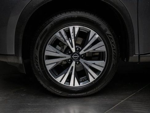 Used 2023 Nissan Rogue SV image 8