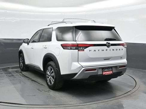 Used 2025 Nissan Pathfinder SL FWD image 11