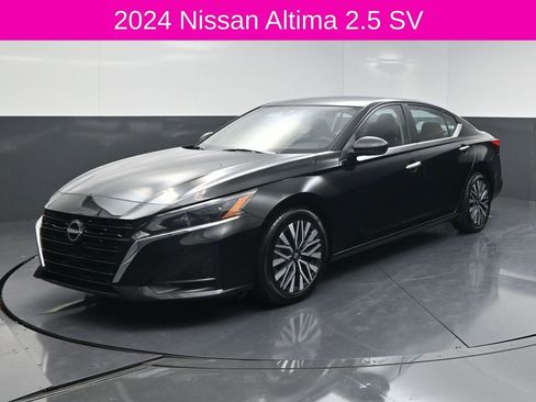 Used 2024 Nissan Altima 2.5 SV image 2