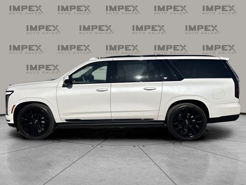 Used 2025 Cadillac Escalade ESV Sport Platinum w/ LPO, ONYX Package image 2