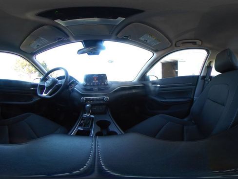 Used 2025 Nissan Altima 2.5 SV FWD image 43