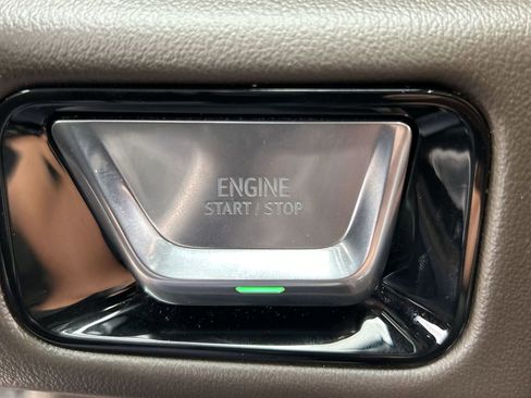 Used 2025 GMC Yukon Elevation image 17