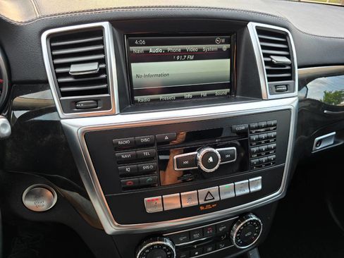 Used 2016 Mercedes-Benz GL 450 4MATIC w/ Premium I Package image 14