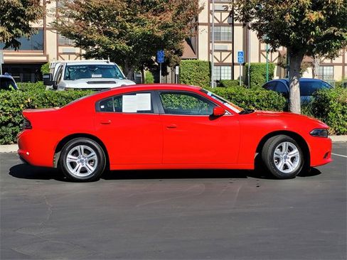 Used 2022 Dodge Charger SXT image 4
