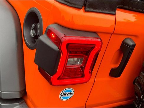 Certified 2025 Jeep Wrangler Sport AWD/4WD image 23