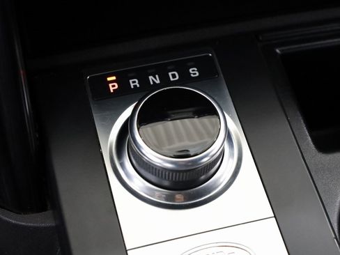 Used 2019 Land Rover Discovery SE image 13