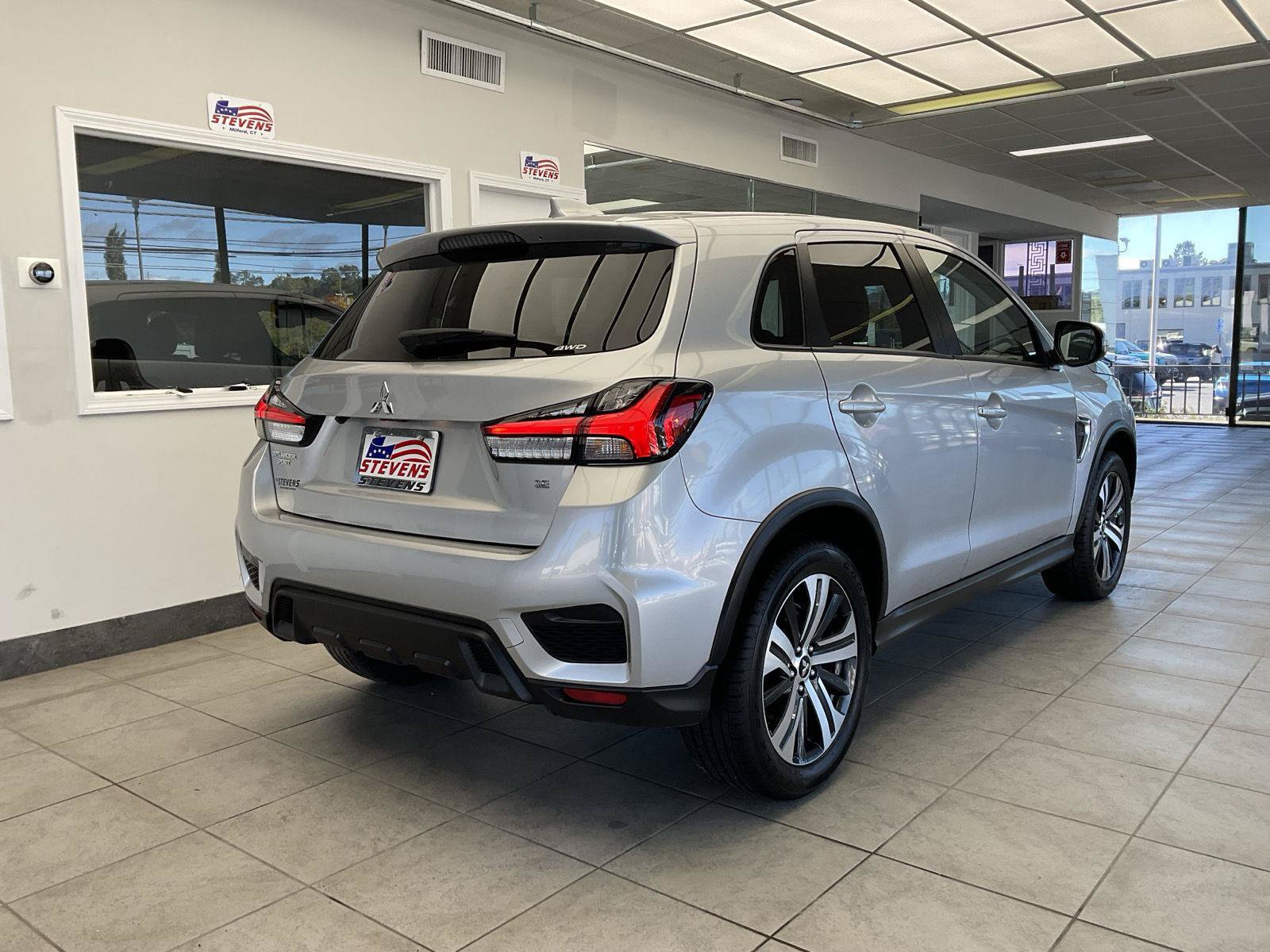 Used 2025 Mitsubishi Outlander Sport SE AWD/4WD image 5