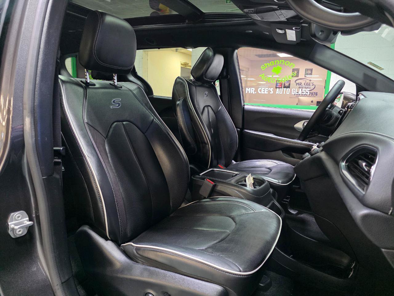 Used 2019 Chrysler Pacifica Limited w/ Advanced Safetytec Group FWD image 27