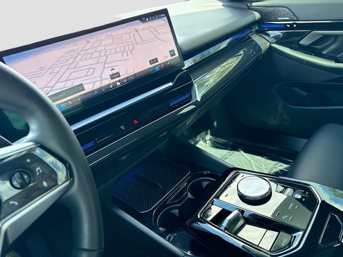 Used 2025 BMW 530i image 28