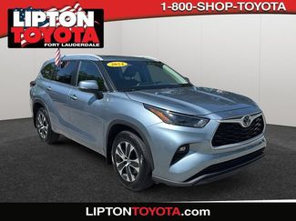 Used 2024 Toyota Highlander XLE AWD/4WD video 1