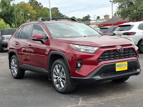 Used 2022 Toyota RAV4 XLE Premium FWD image 3