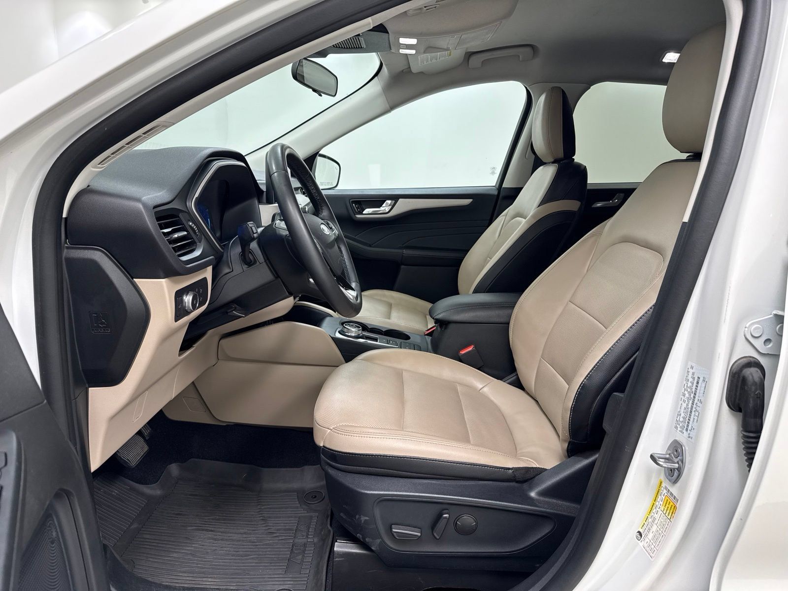 Used 2022 Ford Escape SEL w/ Technology Package FWD image 16