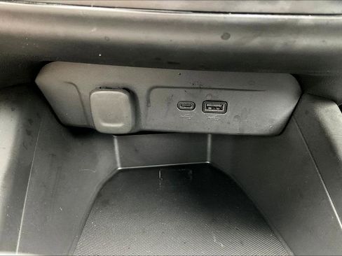 Used 2024 Chevrolet Trax RS FWD image 24