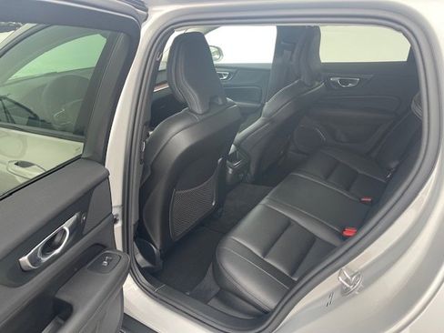 Used 2025 Volvo V60 B5 Cross Country Plus image 8