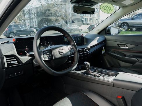 New 2026 Nissan Sentra SR w/ SR Premium Package FWD image 21