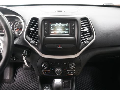 Used 2015 Jeep Cherokee Sport w/ Cold Weather Group AWD/4WD image 17